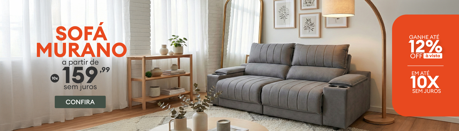 Sofá cinza de couro no ambiente de uma sala de estar moderna com decoração clean, cortinas brancas e iluminação natural, ideal para sala de estar.